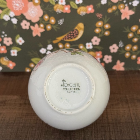 Toscany Collection Bud Vase, Floral Decorative Vase, Taiwan - Picture 4 of 8